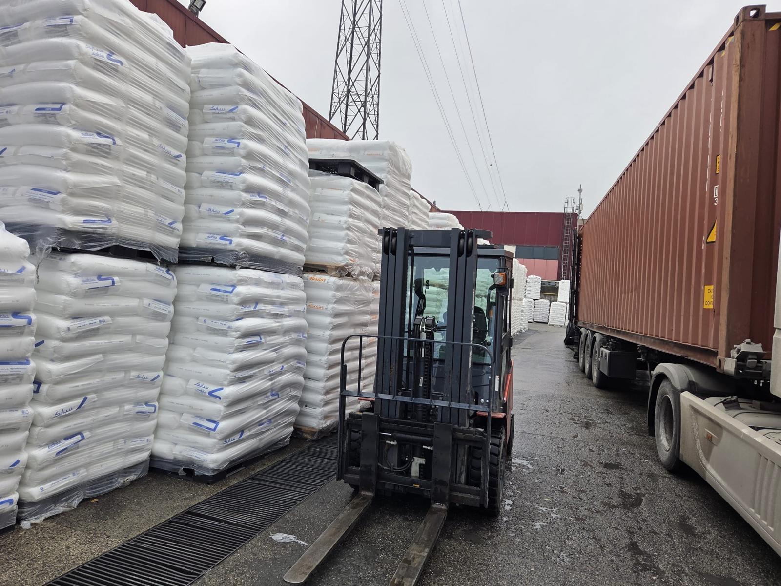 Forklift ile yükleme operasyonu